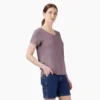 Camicia da donna con scollo a V Camicia da donna con scollo a V