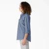 Camicia da lavoro da donna in chambray con maniche con linguetta Camicia da lavoro da donna in chambray con maniche con linguetta