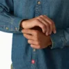 Camicia in denim leggera a maniche lunghe Camicia in denim leggera a maniche lunghe