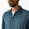 Camicia in denim leggera a maniche lunghe Camicia in denim leggera a maniche lunghe