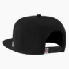 Cappellino con visiera piatta ricamata Cappellino con visiera piatta ricamata