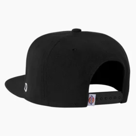 Cappellino con visiera piatta ricamata