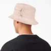 Cappello a secchiello con logo in script