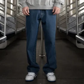 Jeans dalla vestibilità comoda di Jake Hayes