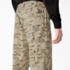 Pantaloni cargo Dickies Skateboarding dalla vestibilità ampia con stampa mimetica Pantaloni cargo Dickies Skateboarding dalla vestibilità ampia con stampa mimetica