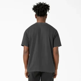 T-shirt con taschino tinta in capo