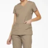Top da lavoro da donna Eds Signature con scollo a V Top da lavoro da donna Eds Signature con scollo a V